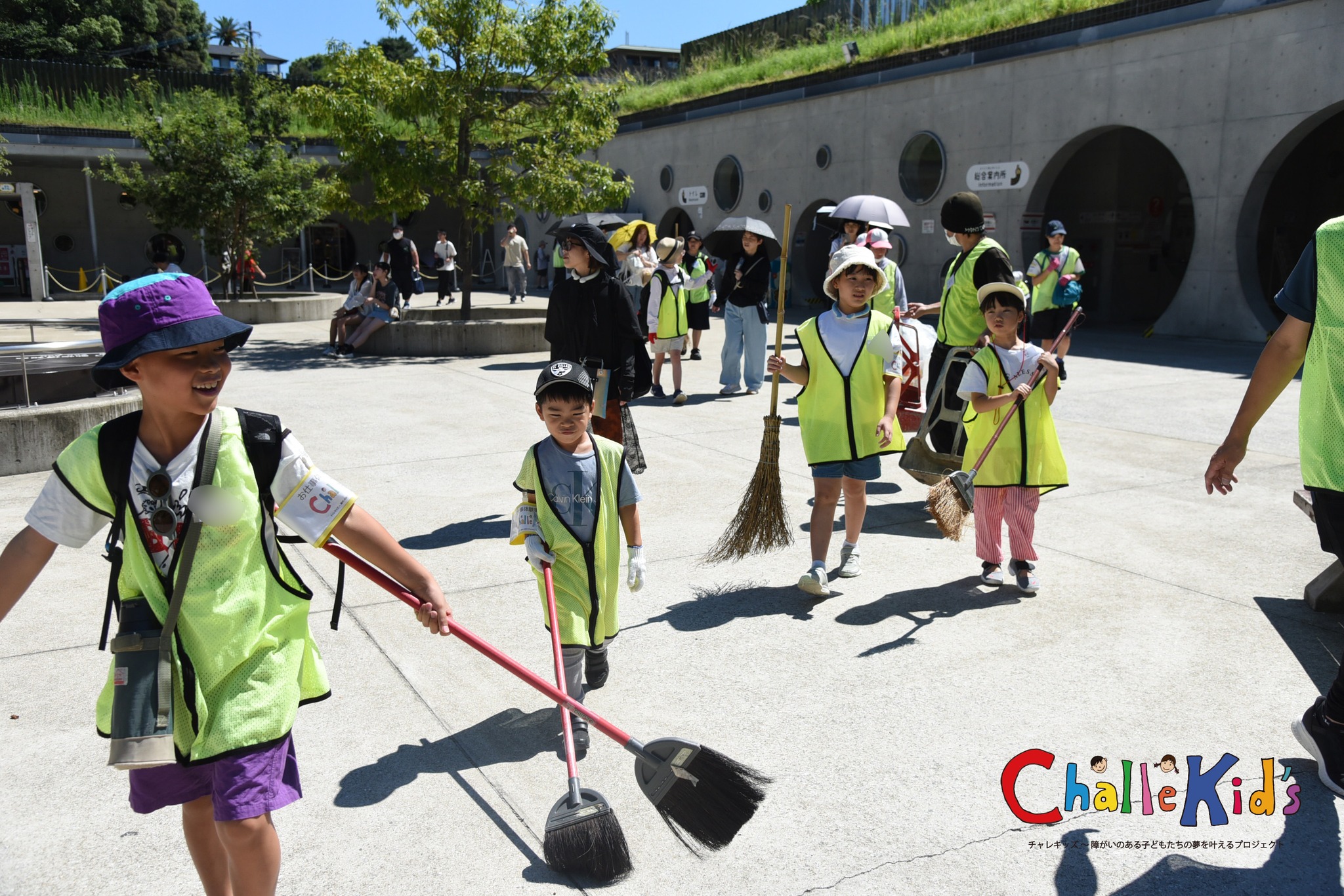 動物園のクリーンスタッフ 250724-4